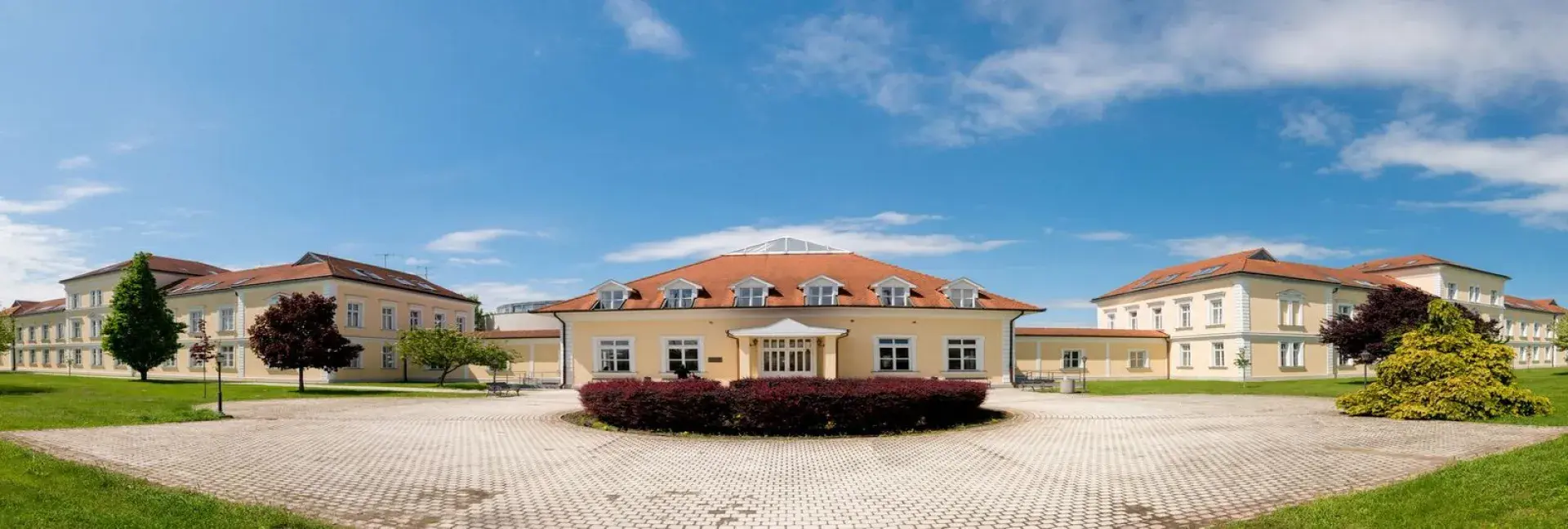 Slider 1 épület panoráma